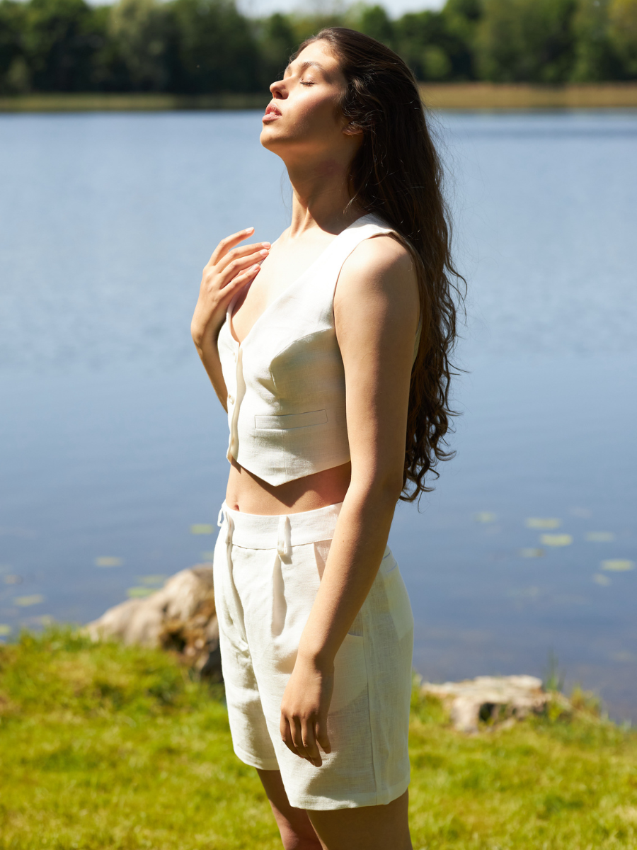 Lookbook Morna Off White Linen Vest